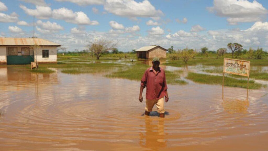 فيضانات وانهيارات أرضية مفاجئة في كينيا تودي بحياة العشرات