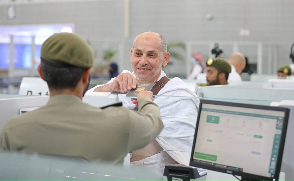 على وقع التكبير والفرح... السوريون يصلون إلى مكة من دمشق مباشرة020 على وقع التكبير والفرح... السوريون يصلون إلى مكة من دمشق مباشرة
