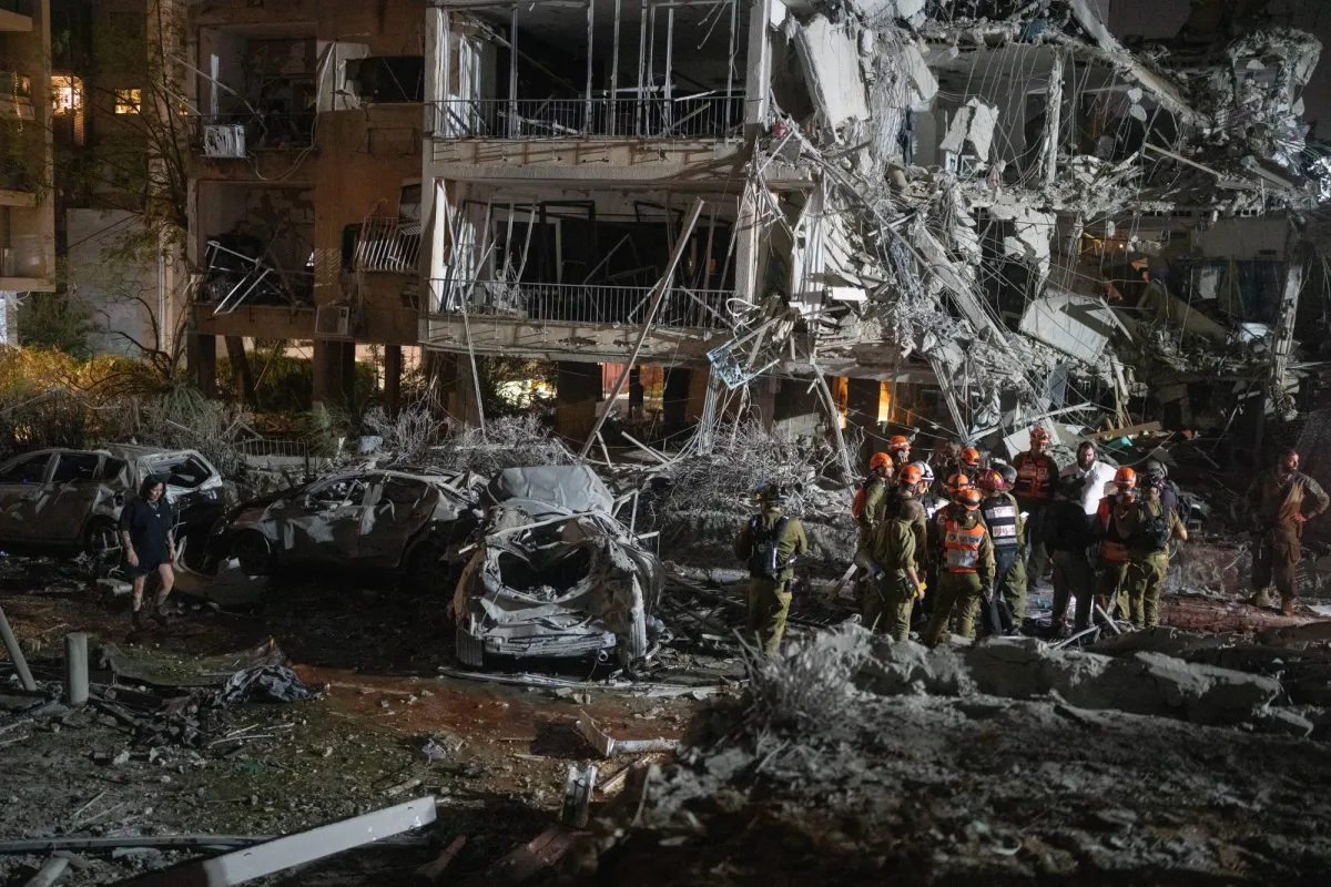 إيران تطلق دفعة جديدة من الهجمات الصاروخية على إسرائيل020 إيران تطلق دفعة جديدة من الهجمات الصاروخية على إسرائيل