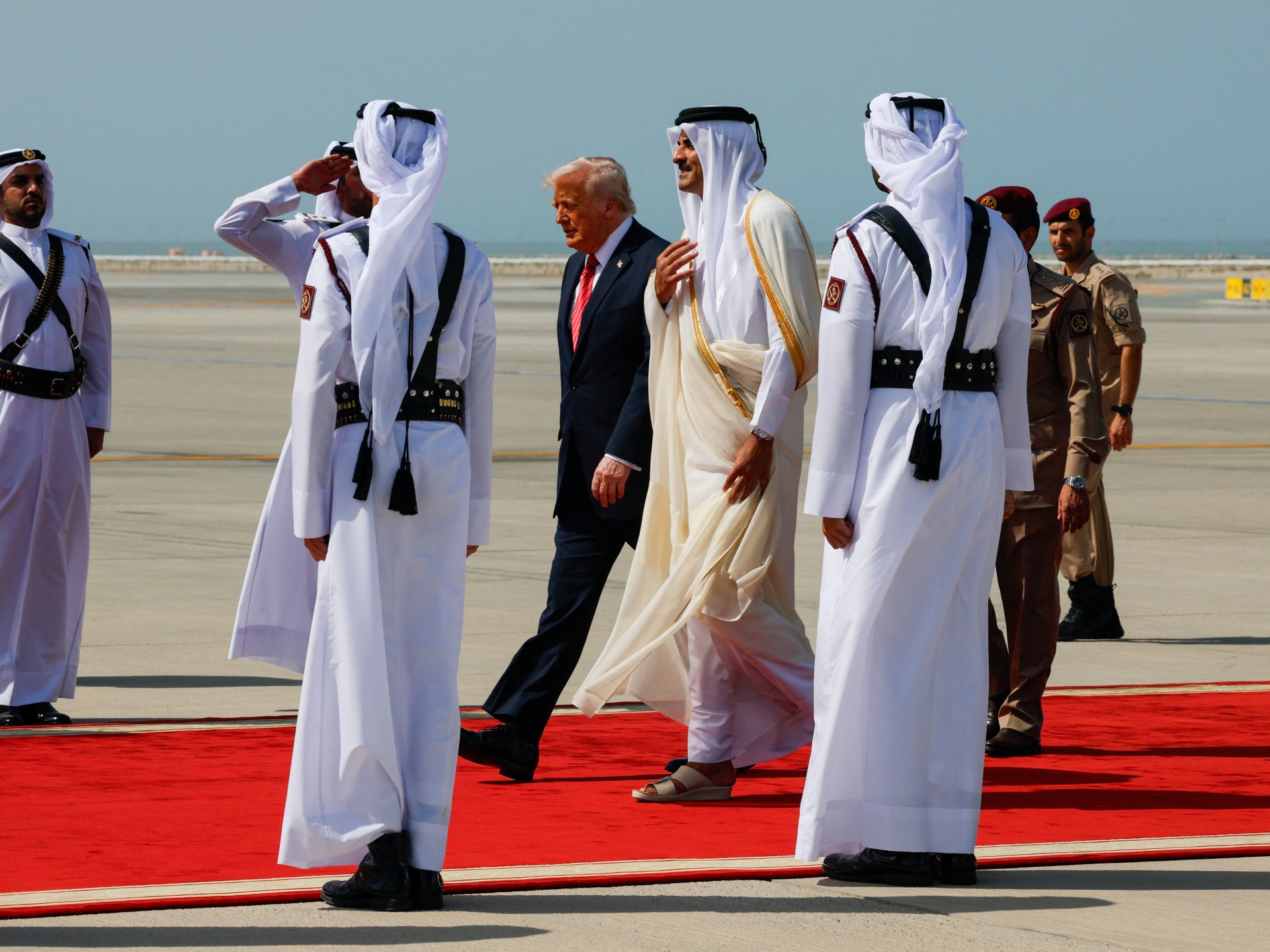 أمير قطر يستقبل ترامب بمستهل زيارته للدوحة020 أمير قطر يستقبل ترامب بمستهل زيارته للدوحة