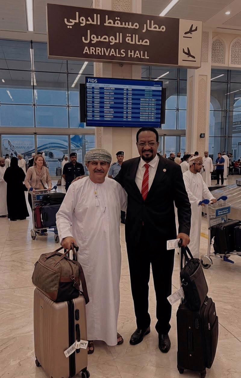 شاهد بالصورة.. انتهت المهمة بنجاح.. شيخ الأمين يصل عمان ويكمل إجراءات دخول التيكتوكر المثير للجدل بارود السجن