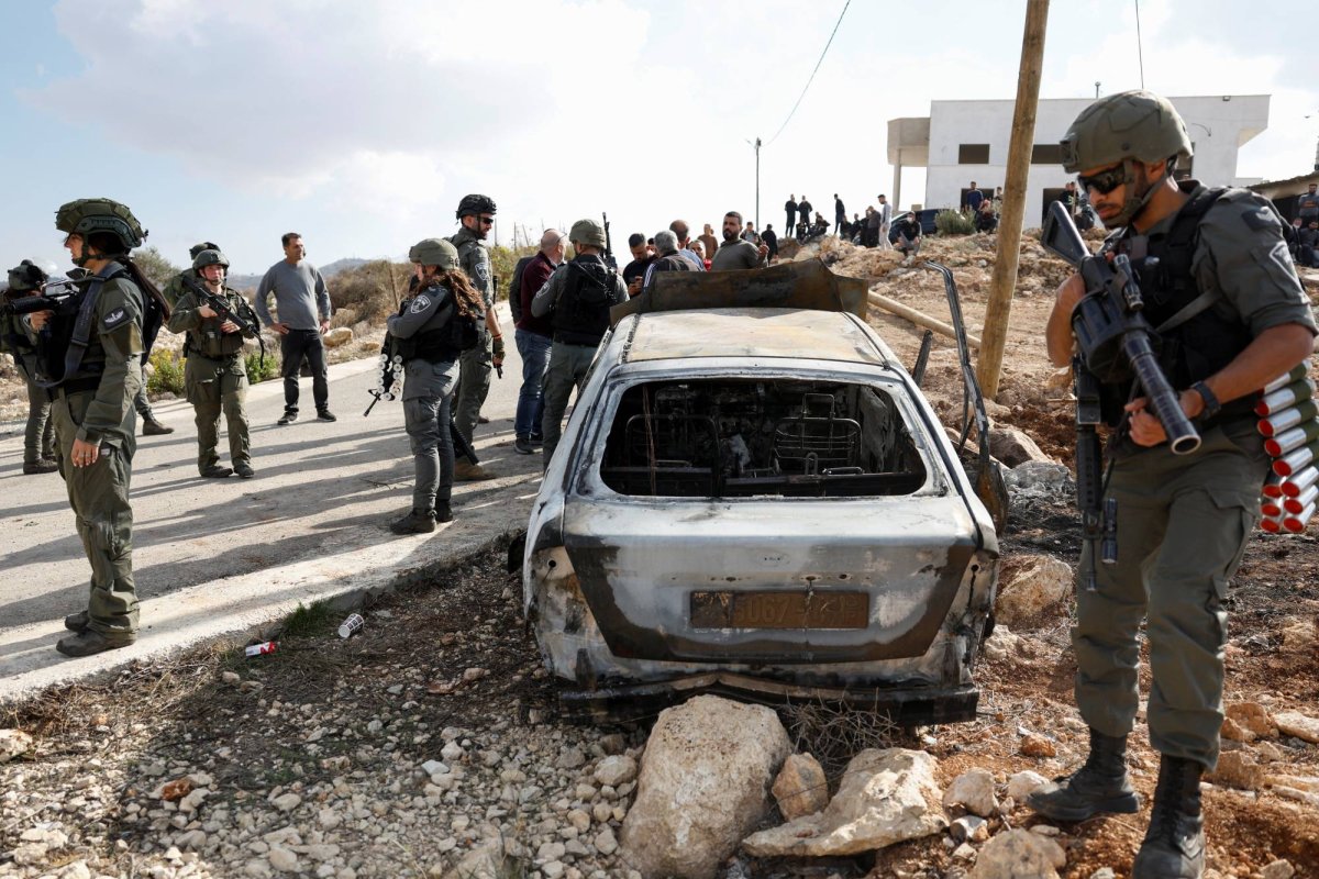 القوات الإسرائيلية تعتقل 15 فلسطينيا من الضفة الغربية