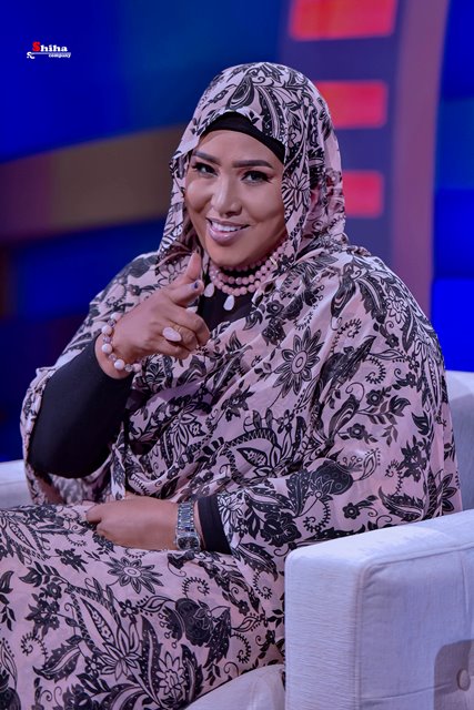 الصحفية والشاعرة داليا الياس: عندي حاجز نفسي مع صبغة الشعر عند الرجال ولو بقيت منقطها وأرهب من الرهابة ذاتا مابتخش راسي ده020 الصحفية والشاعرة داليا الياس: عندي حاجز نفسي مع صبغة الشعر عند الرجال ولو بقيت منقطها وأرهب من الرهابة ذاتا مابتخش راسي ده