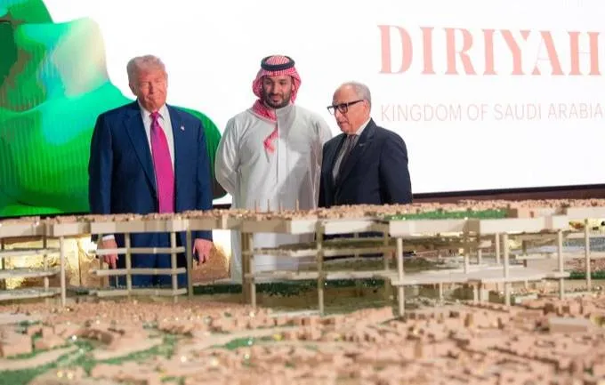 محمد بن سلمان يصطحب ترمب في جولة بحي الطريف التاريخي020 محمد بن سلمان يصطحب ترمب في جولة بحي الطريف التاريخي