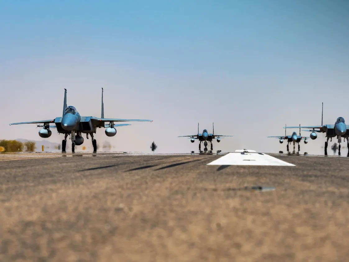 الخليج يواصل فرض سيطرته الجوية