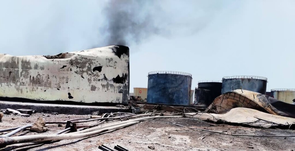 إخماد حرائق مستودعات الوقود في بورتسودان بعد أربعة أيام.. وقصف جديد بالمسيرات020 إخماد حرائق مستودعات الوقود في بورتسودان بعد أربعة أيام.. وقصف جديد بالمسيرات