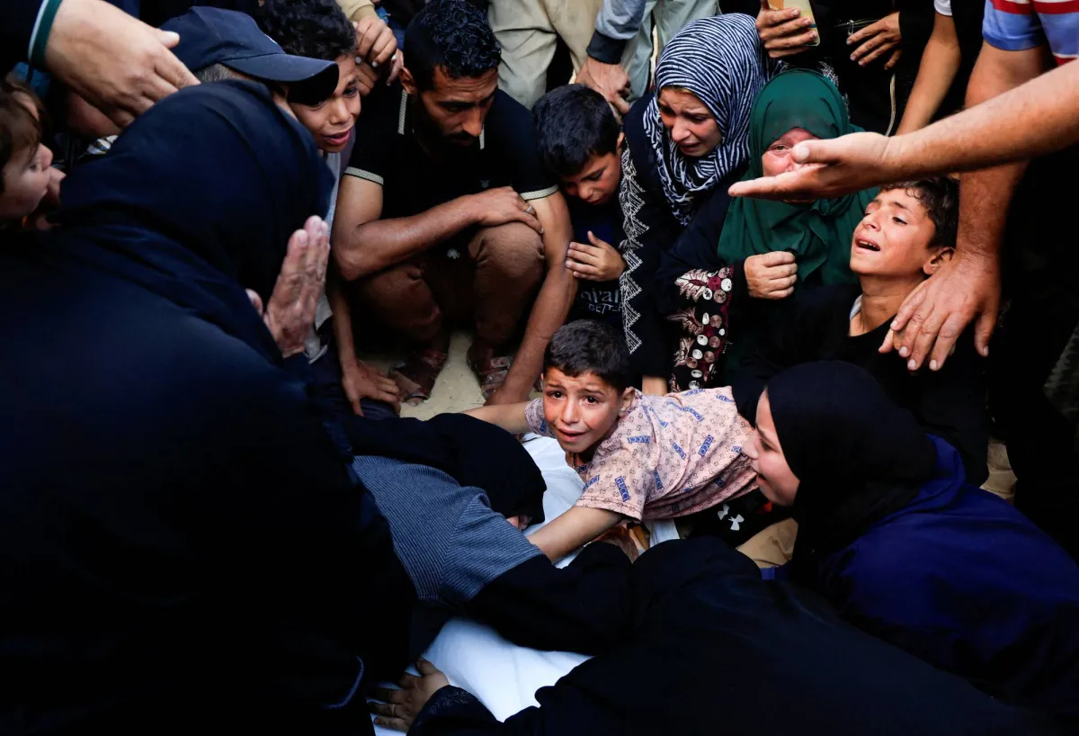 غزة: طبيبة تستقبل جثامين أطفالها الـ9 خلال عملها020 غزة: طبيبة تستقبل جثامين أطفالها الـ9 خلال عملها