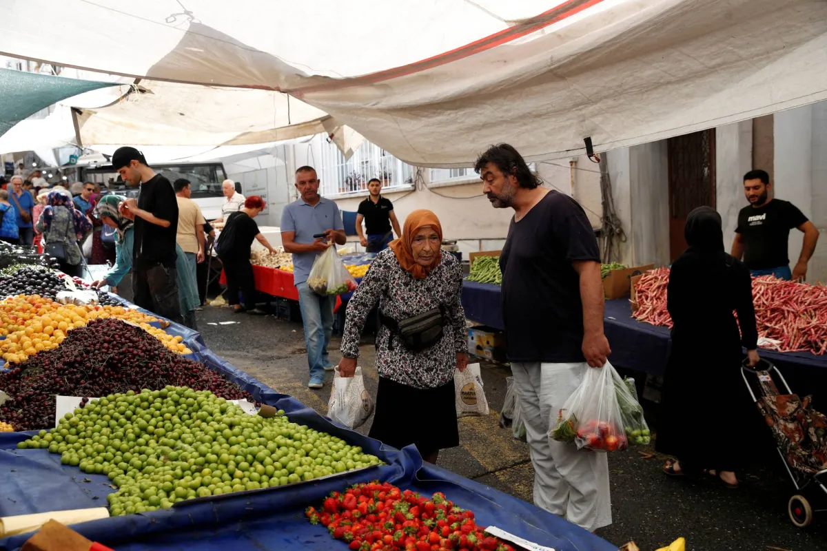 التضخم في تركيا أعلى من المتوقع... ويعقد قرار المركزي حول الفائدة