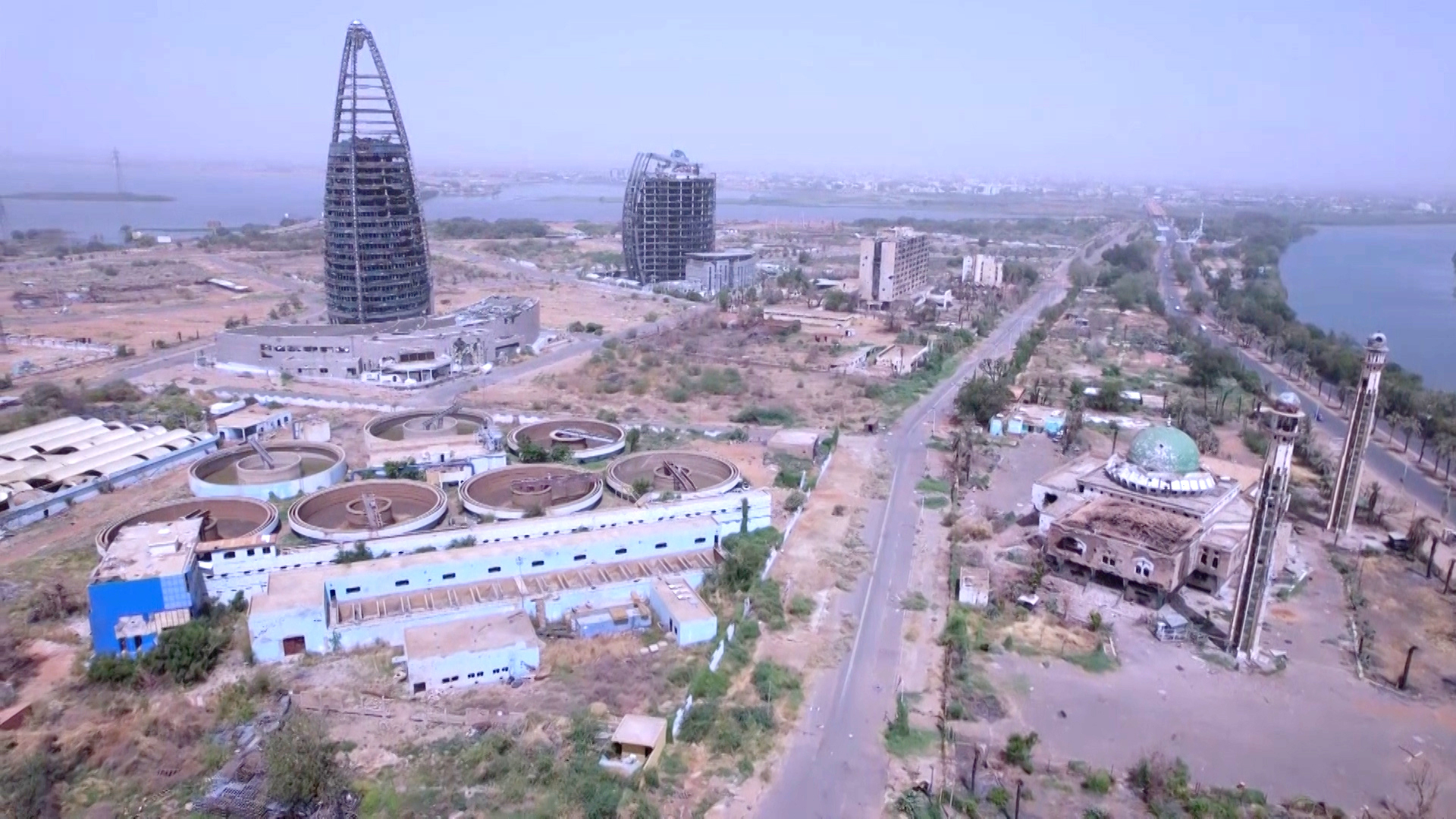 الحرب والمعارك خلال عامين تشوه ملامح العاصمة الخرطوم020 الحرب والمعارك خلال عامين تشوه ملامح العاصمة الخرطوم