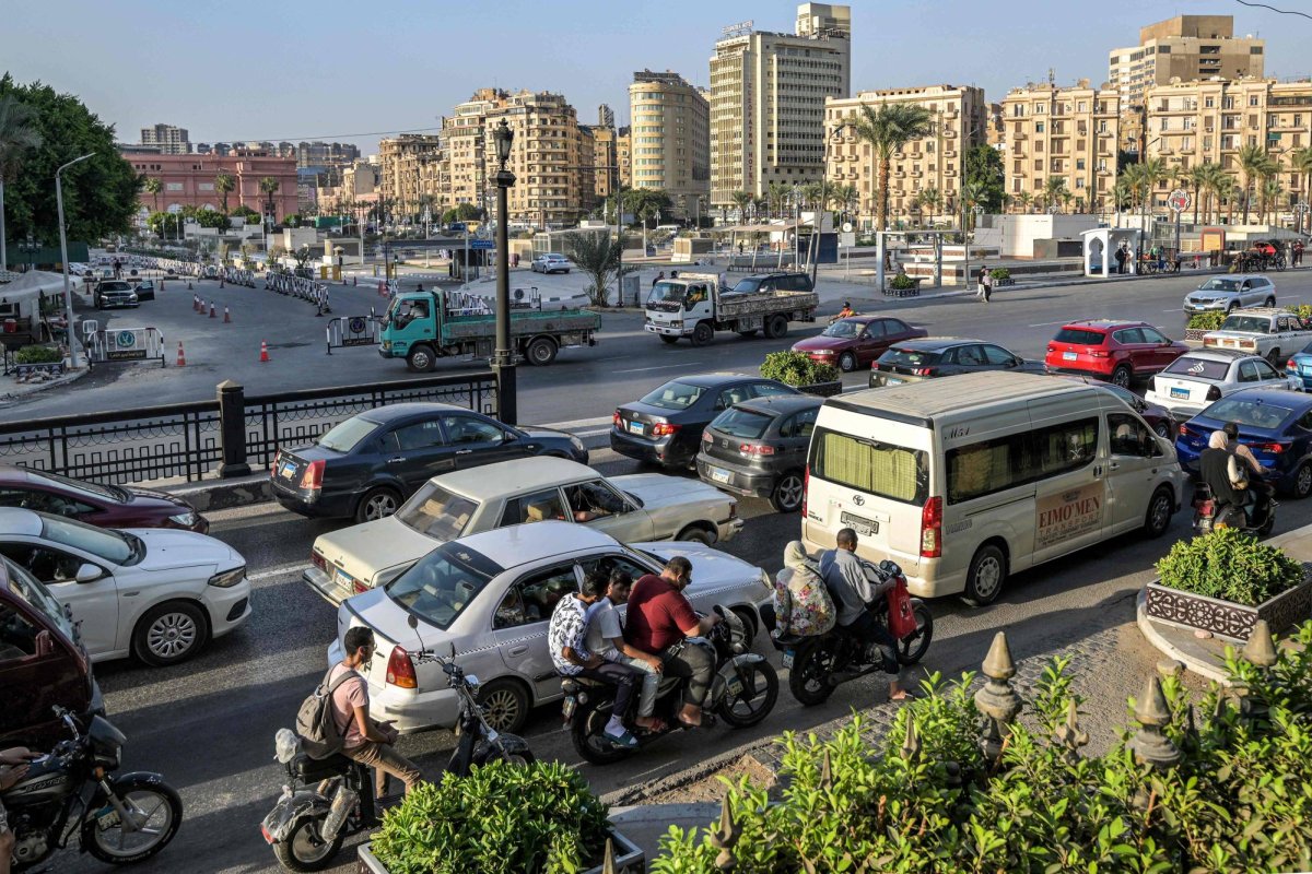 السجن 5 سنوات لمصري عرض ابنه للبيع على فيسبوك