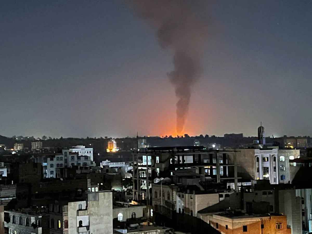 اليمنيون يفيقون على دمار كامل لمطار صنعاء ومنشآت الطاقة020 اليمنيون يفيقون على دمار كامل لمطار صنعاء ومنشآت الطاقة