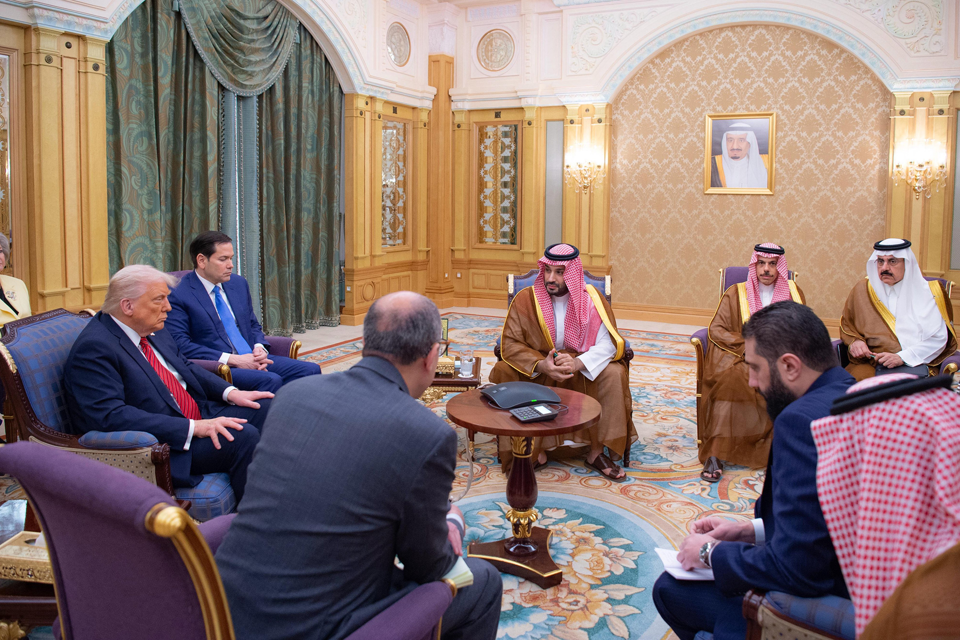 لقاء ترامب والشرع بالرياض يكلل ماراثونا سياسيا من التحضيرات020 لقاء ترامب والشرع بالرياض يكلل ماراثونا سياسيا من التحضيرات
