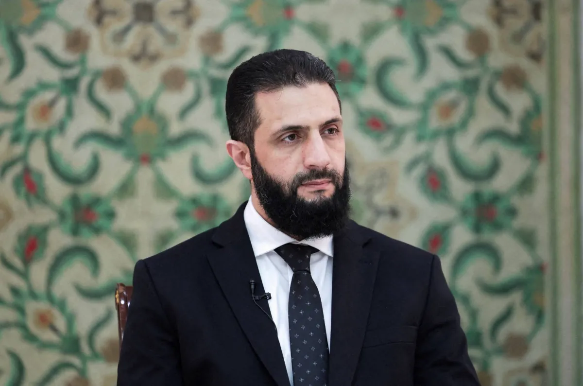 الشرع يصل باريس في أول زيارة رسمية إلى أوروبا020 الشرع يصل باريس في أول زيارة رسمية إلى أوروبا