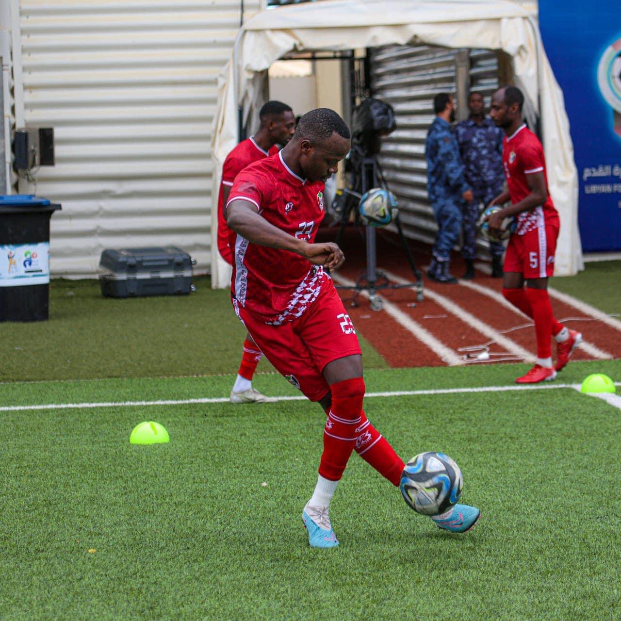 شاهد بالفيديو.. على طريقة إبراهيموفيتش.. لاعب سوداني يسجل هدف عالمي بالدوري الليبي بطريقة خرافية والجمهور يرشحه لجائزة أجمل هدف في العالم هذا العام