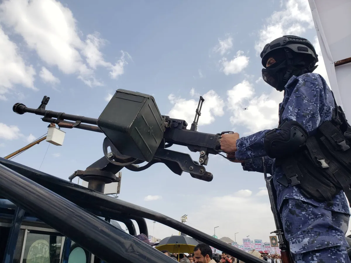 الحوثيون يعلنون قصف حاملة طائرات أميركية وأهداف في إسرائيل020 الحوثيون يعلنون قصف حاملة طائرات أميركية وأهداف في إسرائيل