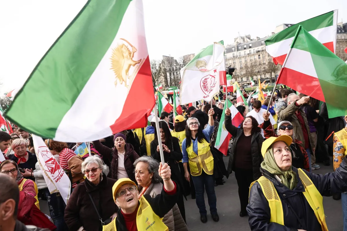 مجموعة إيرانية معارضة: تعيين مجتبى خامنئي يجعل إيران ملكية وراثية