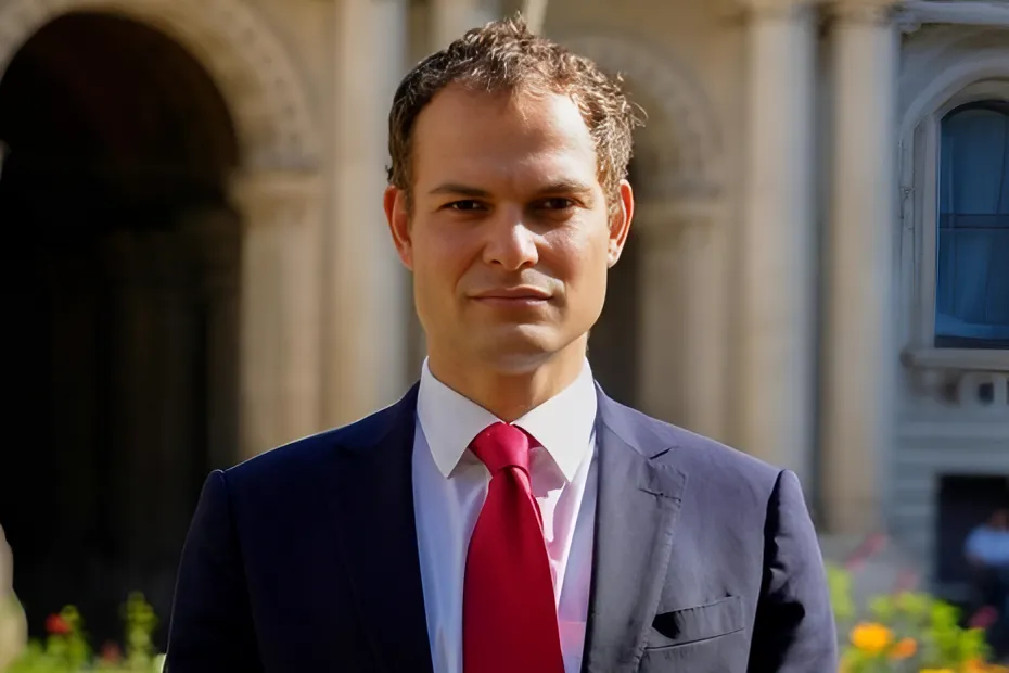 بريطانيا تبحث تأمين الملاحة في مضيق هرمز