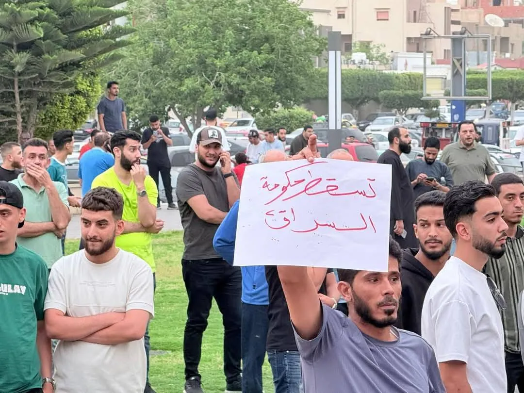 استقالة 7 وزراء من حكومة الدبيبة والمدرعات تغلق الطرق المؤدية لمقرها020 استقالة 7 وزراء من حكومة الدبيبة والمدرعات تغلق الطرق المؤدية لمقرها