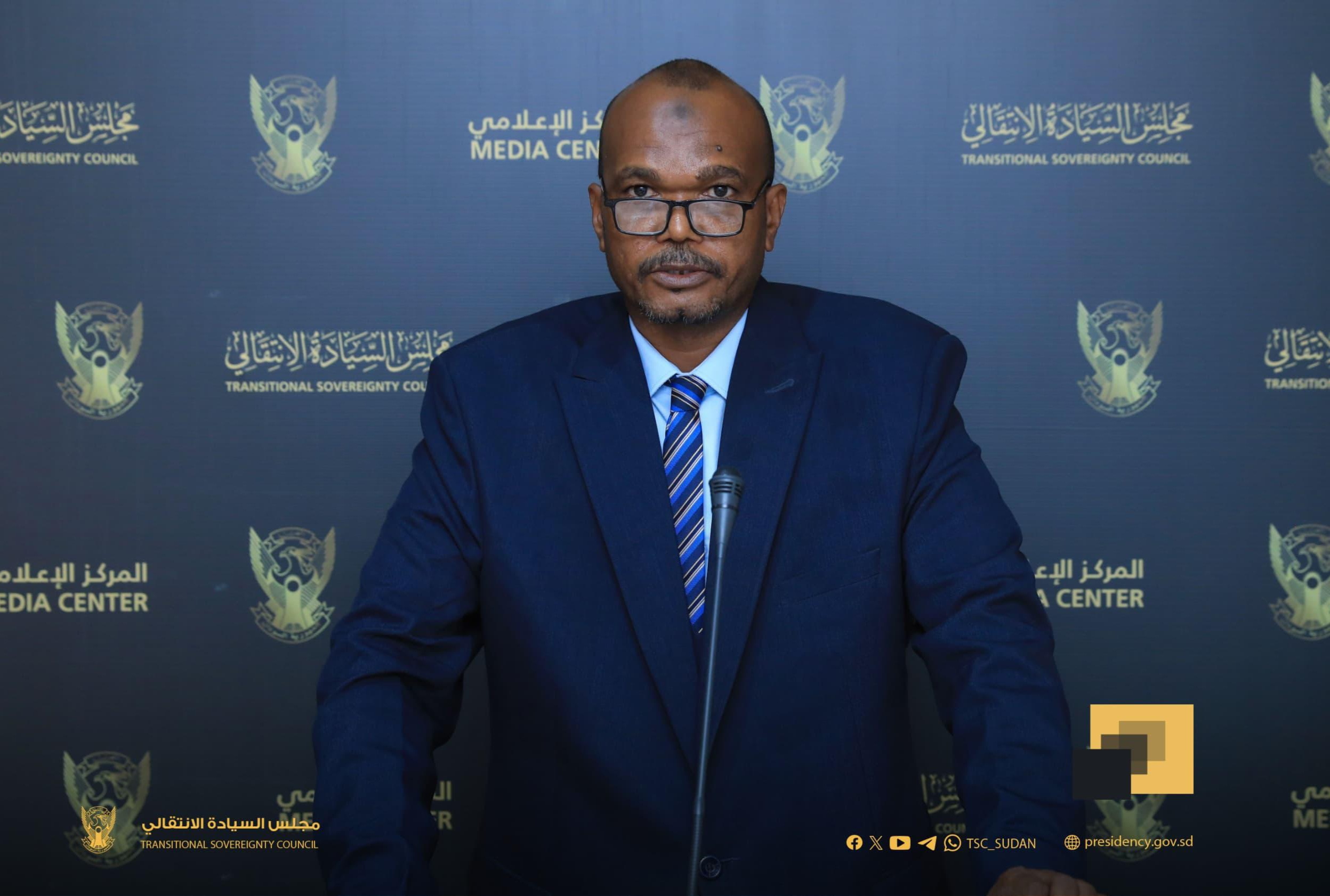 أدى القسم.. حجر يعلن نقل وزارته إلى الخرطوم ويزف البشرى للمعلمين السودانيين 020 أدى القسم.. حجر يعلن نقل وزارته إلى الخرطوم ويزف البشرى للمعلمين السودانيين