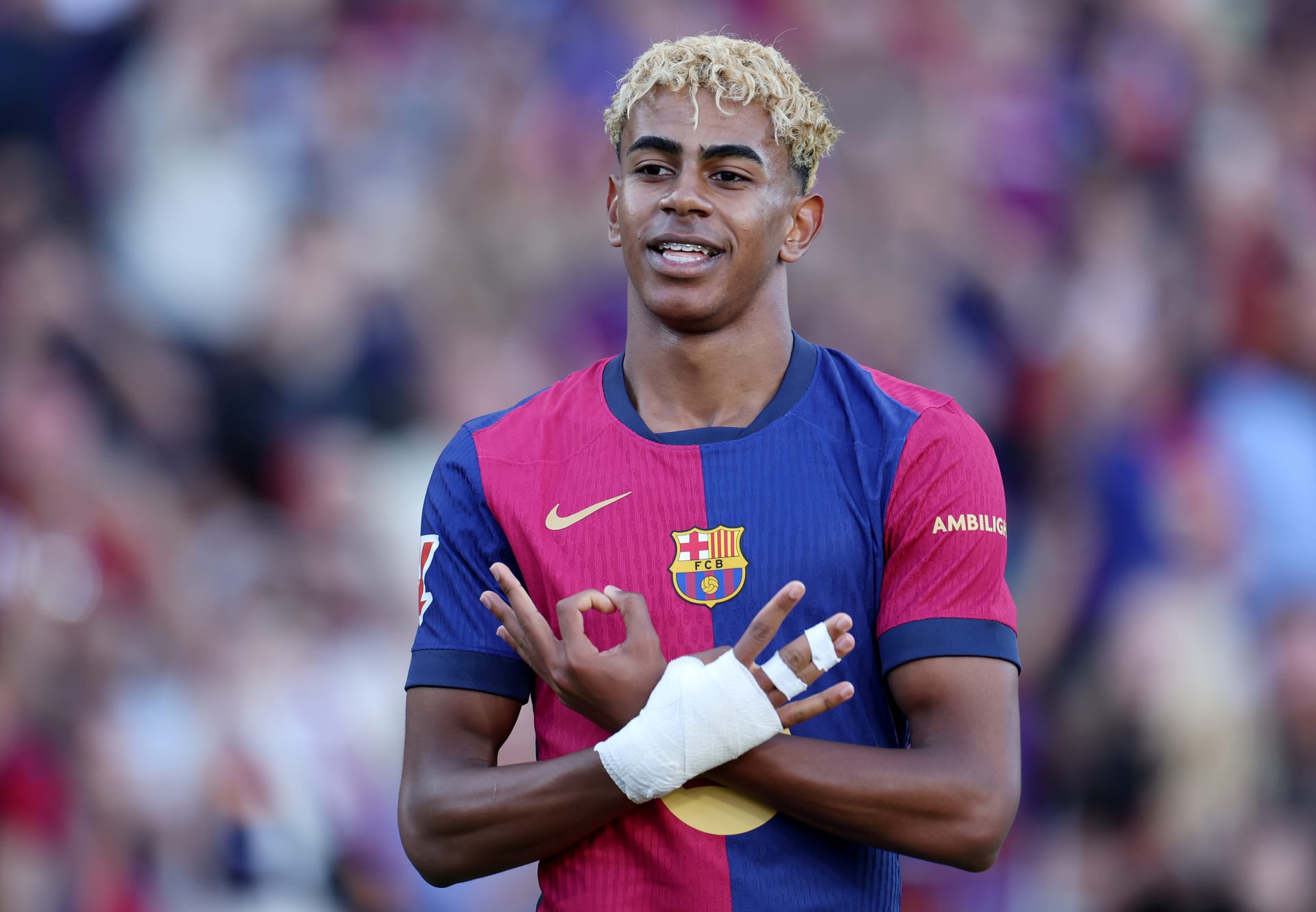 شاهد بالصورة والفيديو.. يشبه نجم برشلونة في شكله وتصرفاته.. مراهق سوداني يشعل مواقع التواصل المصرية بسبب الشبه الكبير بينه وبين الموهبة الكروية لامين يامال