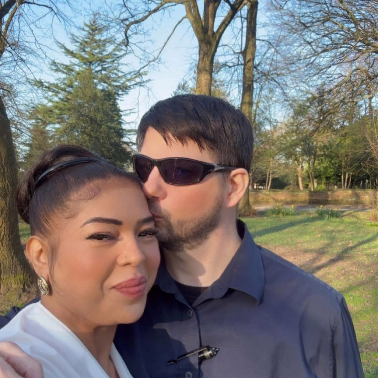 شاهد بالفيديو.. التيكتوكر السودانية مي تحكي كواليس زواجها من خواجة: تزوجنا بعد أيام من إسلامه وأولادي كانوا الشهود في العقد