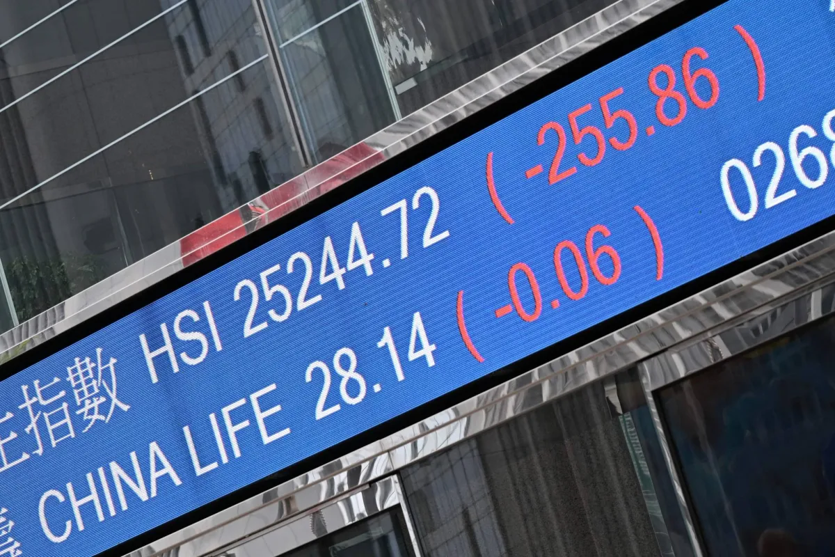 أصداء الحرب تدفع بورصة الصين لأكبر تراجع أسبوعي منذ نوفمبر