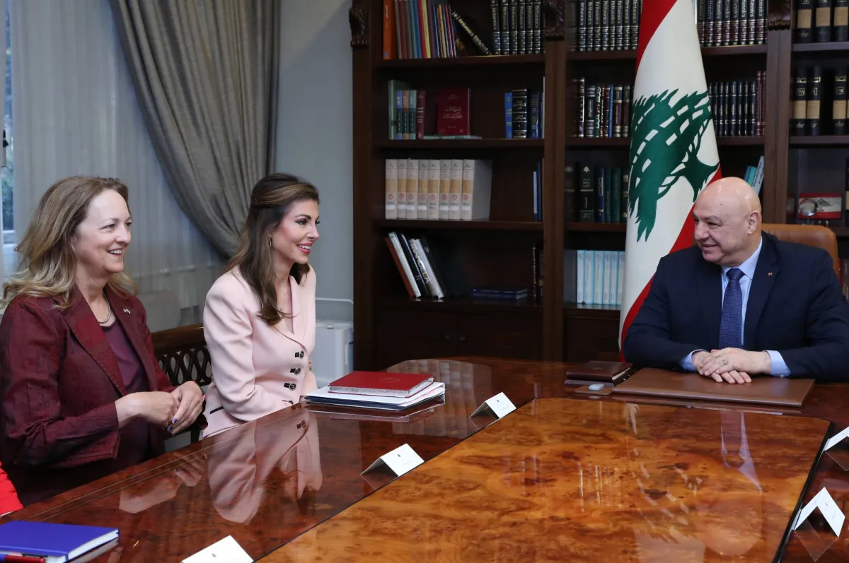 وفد فلسطيني في بيروت لوضع آلية تسليم السلاح020 وفد فلسطيني في بيروت لوضع آلية تسليم السلاح
