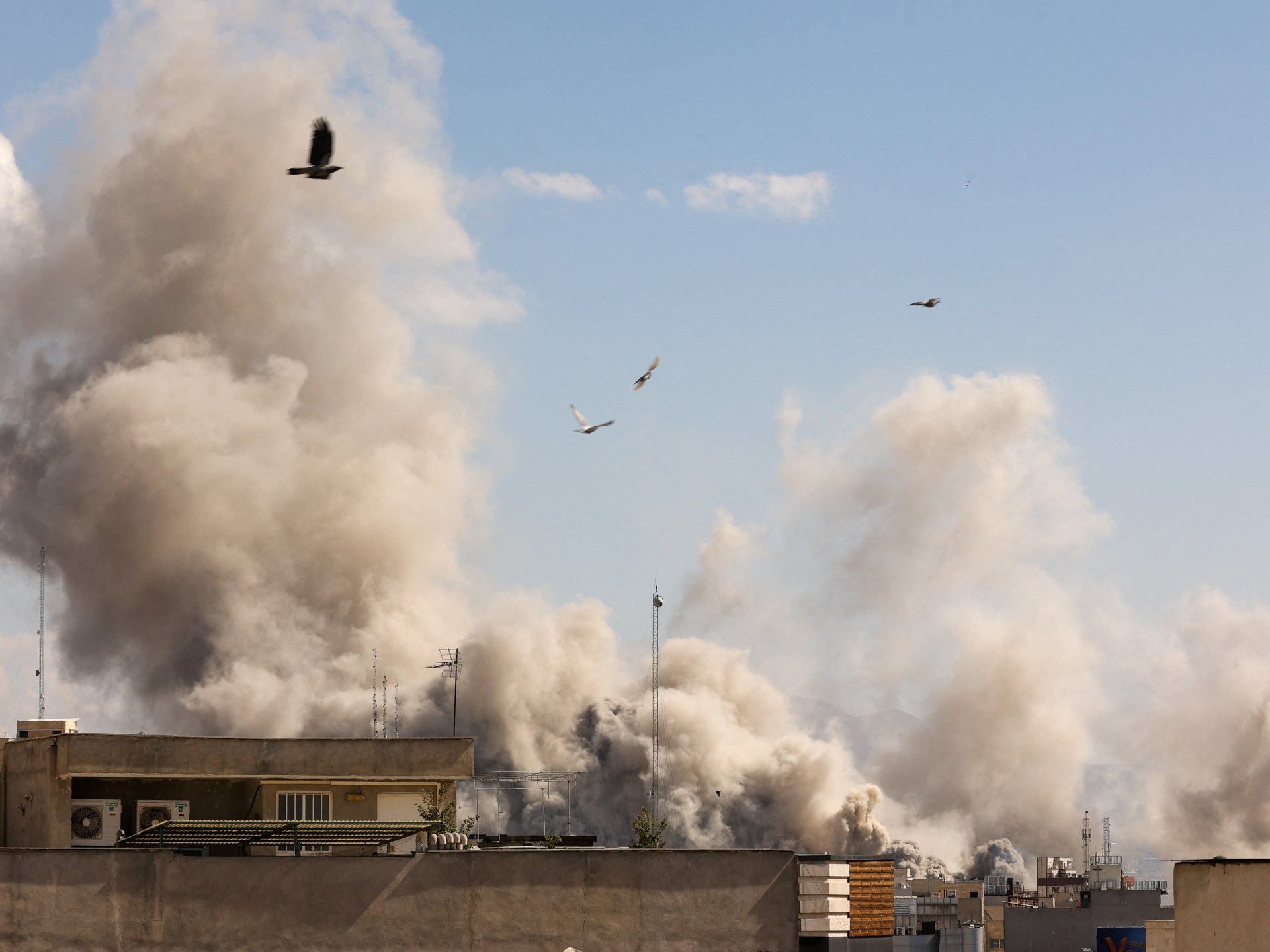 فريدمان: قصف إيران وتحويلها إلى أنقاض لن يغير النظام