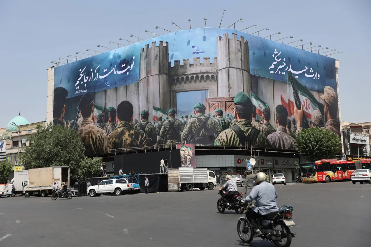 وزير الدفاع الإسرائيلي: طهران ستحترق إذا استمر إطلاق الصواريخ020 وزير الدفاع الإسرائيلي: طهران ستحترق إذا استمر إطلاق الصواريخ