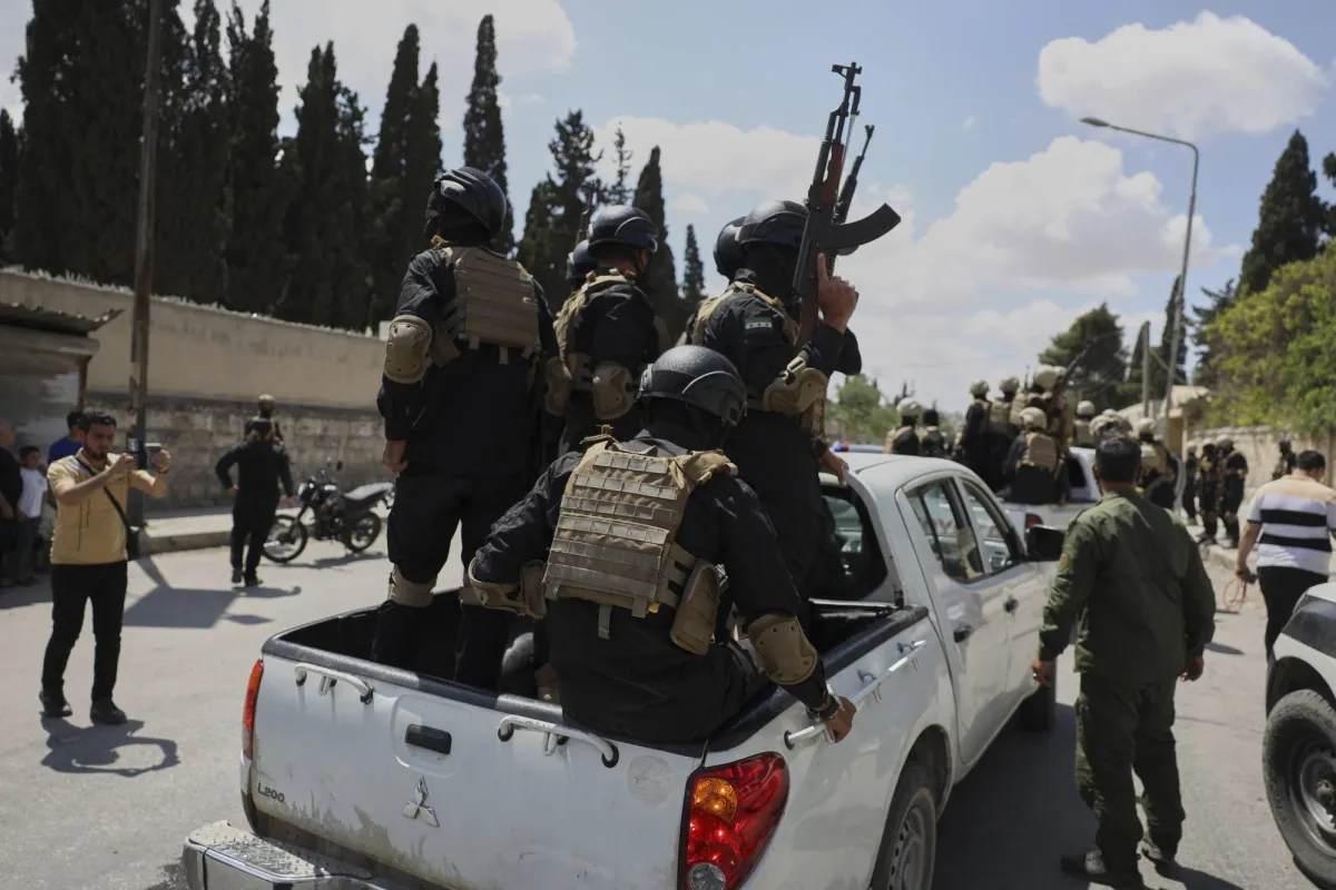 إصابة 4 عناصر من الأمن الداخلي في انفجار عبوة غرب دير الزور020 إصابة 4 عناصر من الأمن الداخلي في انفجار عبوة غرب دير الزور