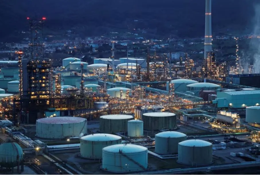 إسبانيا تفرج عن 11.5 مليون برميل من احتياطاتها النفطية