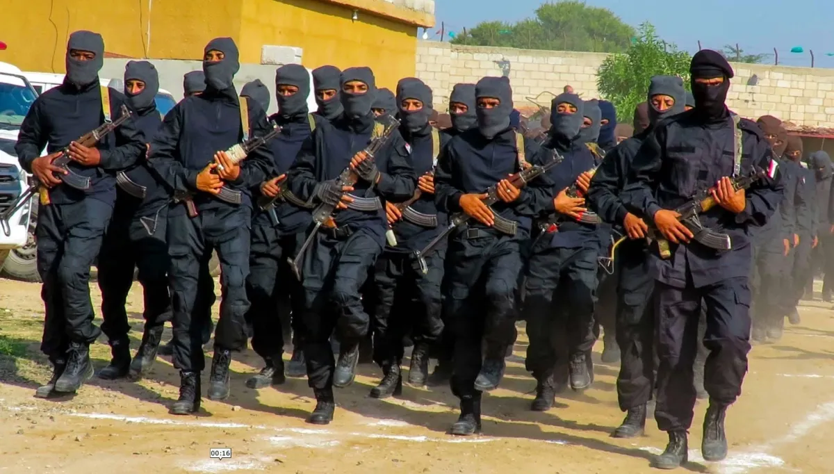 اليمن يحذر من تصعيد الحوثيين وتنسيقهم مع جماعات إرهابية