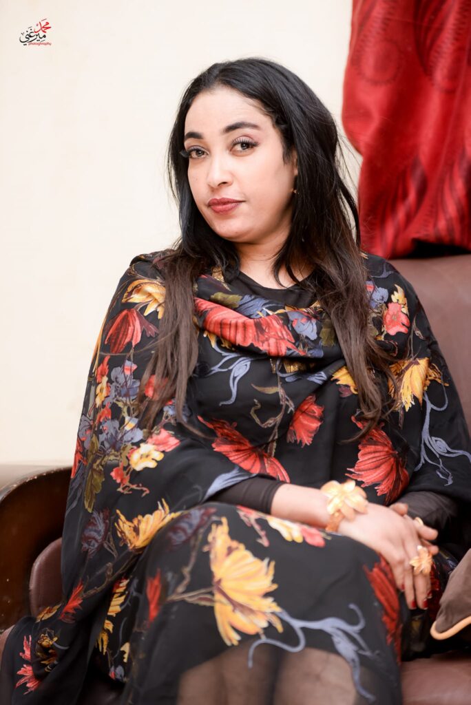 شاهد بالفيديو.. الفنانة شهد أزهري تعود لإثارة الجدل وتستعرض جسمها بفستان فاضح فوق الركبة