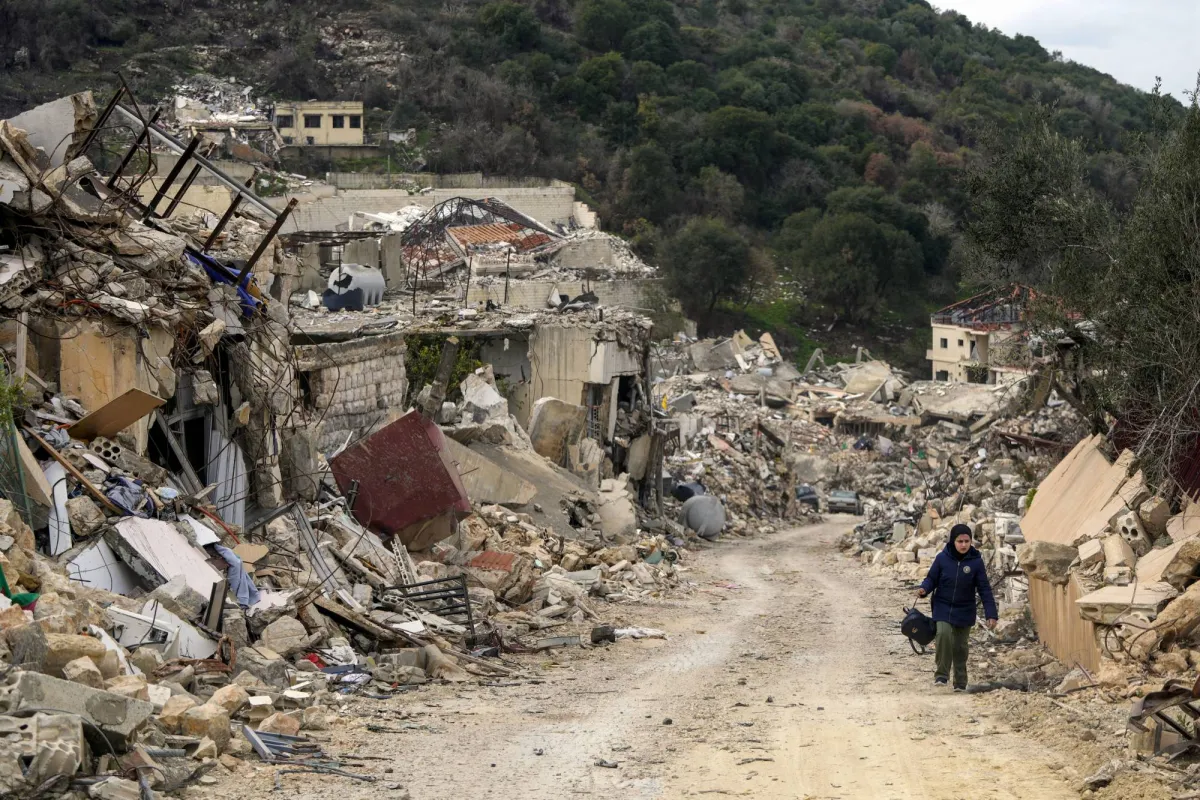 لبنان يستعيد قراه الحدودية محروقة