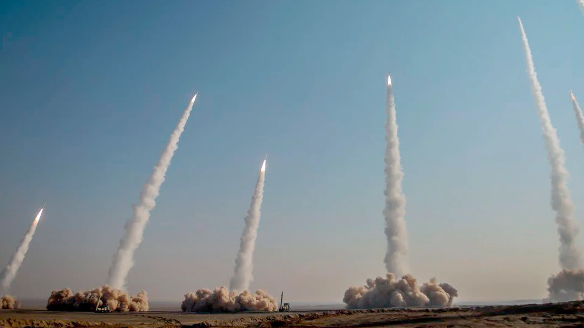 كيف تحاول إيران مشاغلة دفاعات إسرائيل