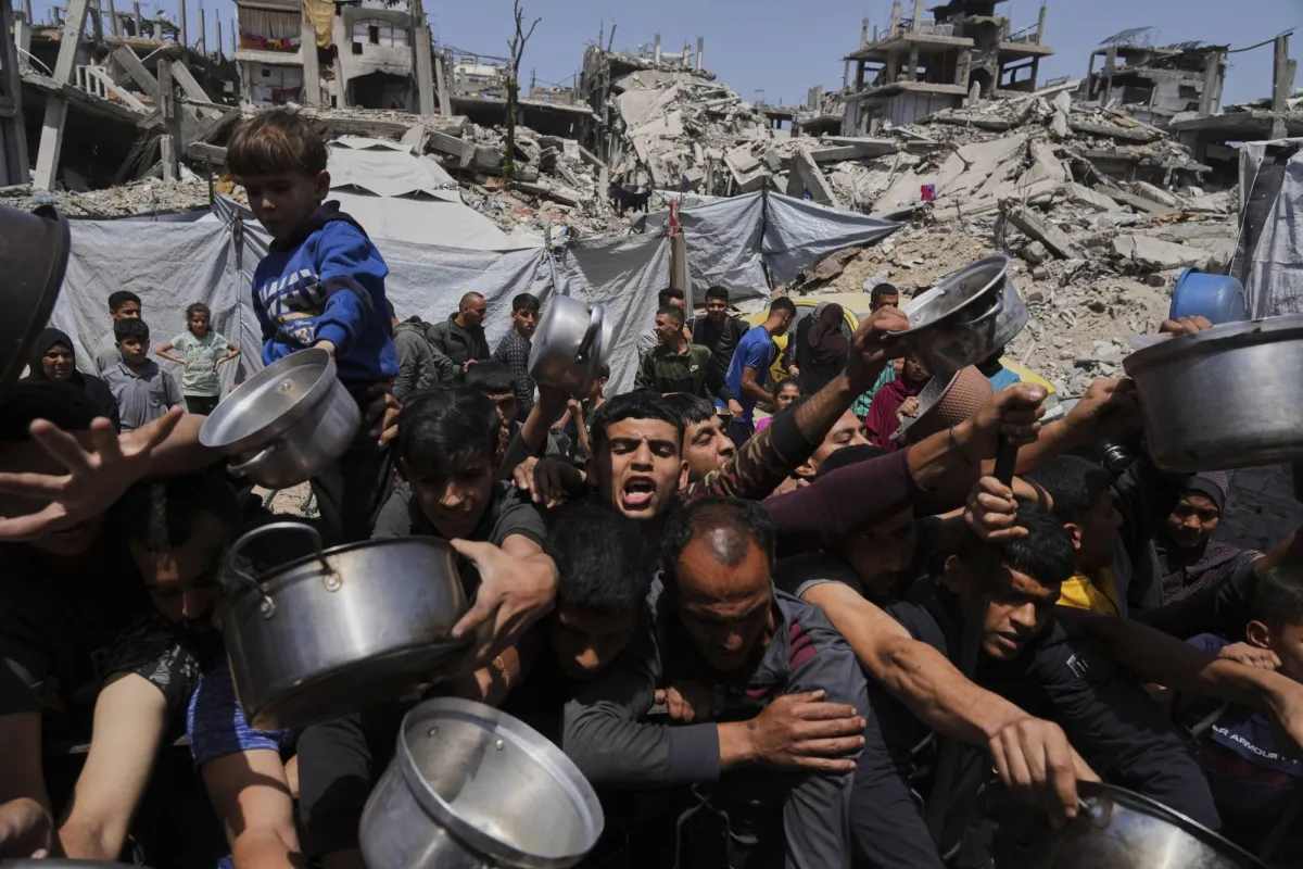 مقتل 30 فلسطينيا في غارة إسرائيلية على نقطة لتوزيع المساعدات برفح