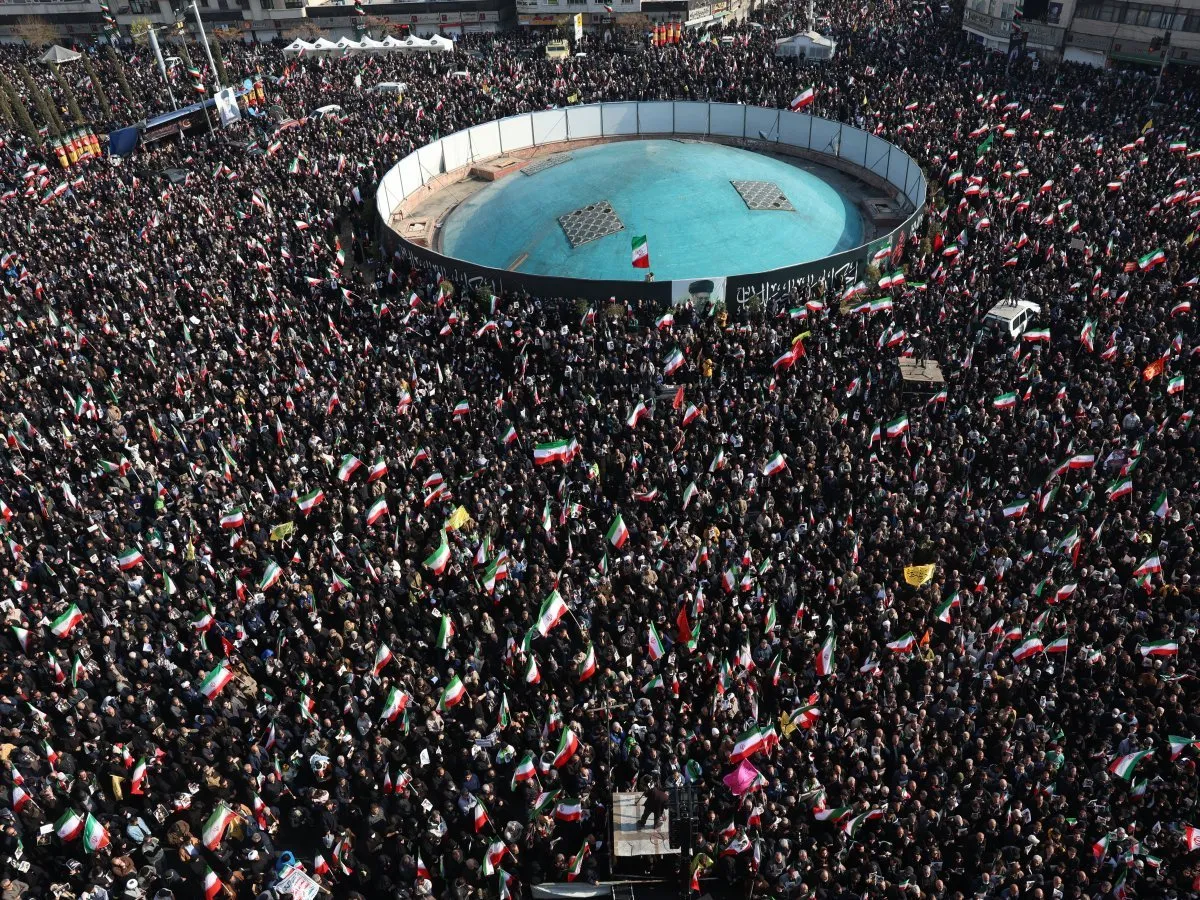 إيران تتوعد بـمفاجآت مع بدء عهد مجتبى خامنئي