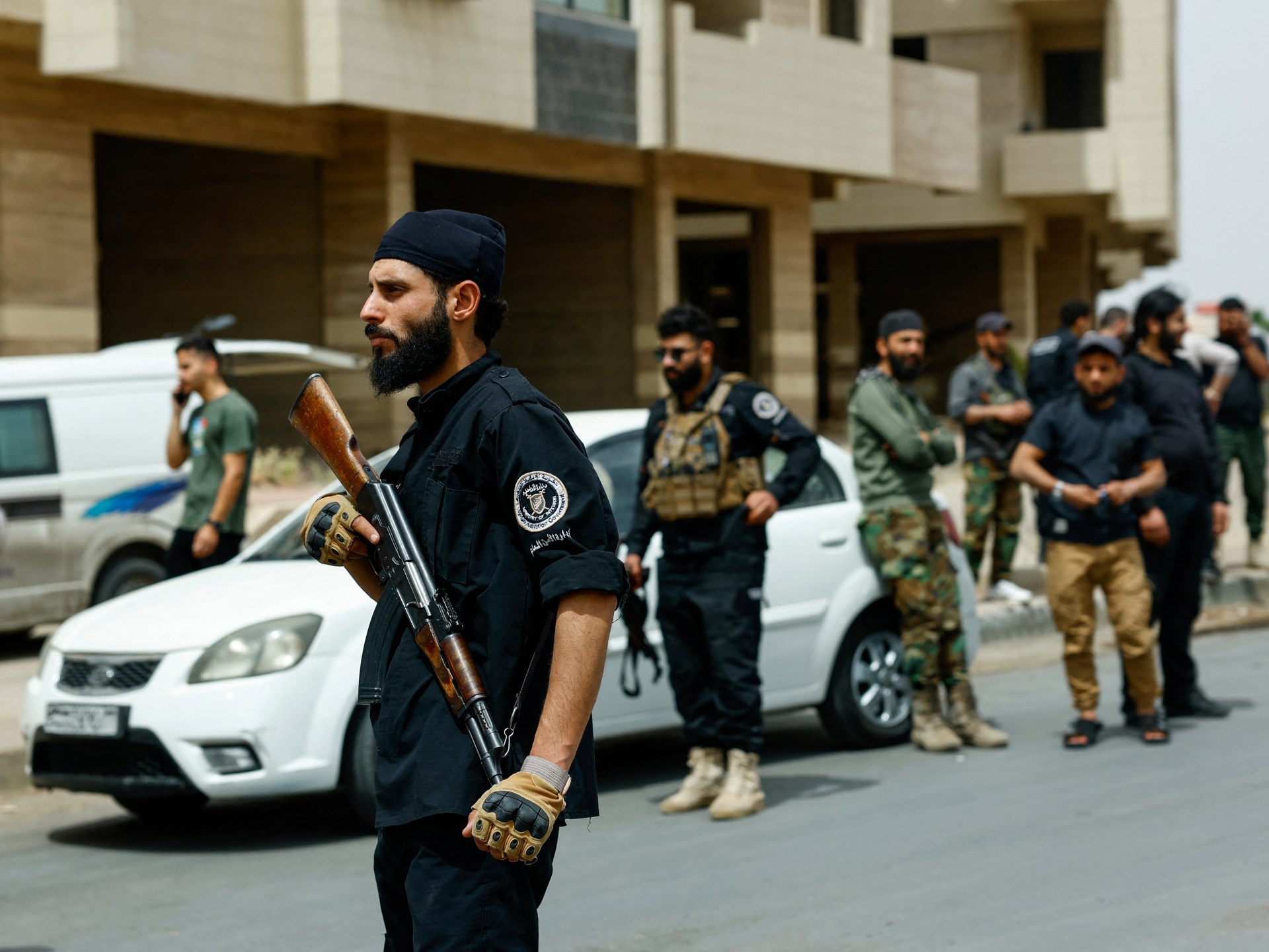 انتشار أمني بعد أحداث صحنايا بريف دمشق ومقتل رئيس البلدية السابق وابنه
