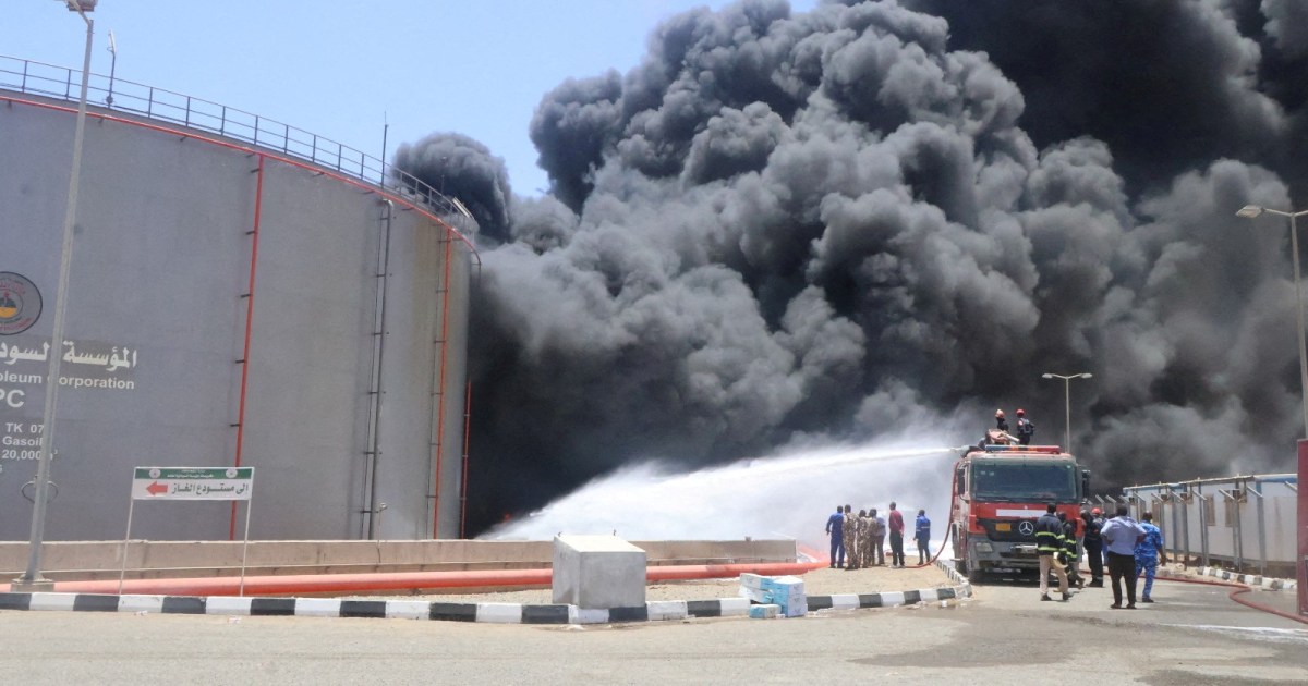 الدفاع المدني يعلن السيطرة على حرائق المستودعات النفطية في بورتسودان020 الدفاع المدني يعلن السيطرة على حرائق المستودعات النفطية في بورتسودان