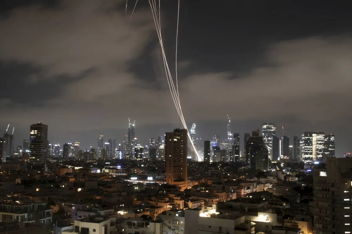 إيران تطلق دفعة جديدة من الصواريخ تجاه إسرائيل020 إيران تطلق دفعة جديدة من الصواريخ تجاه إسرائيل