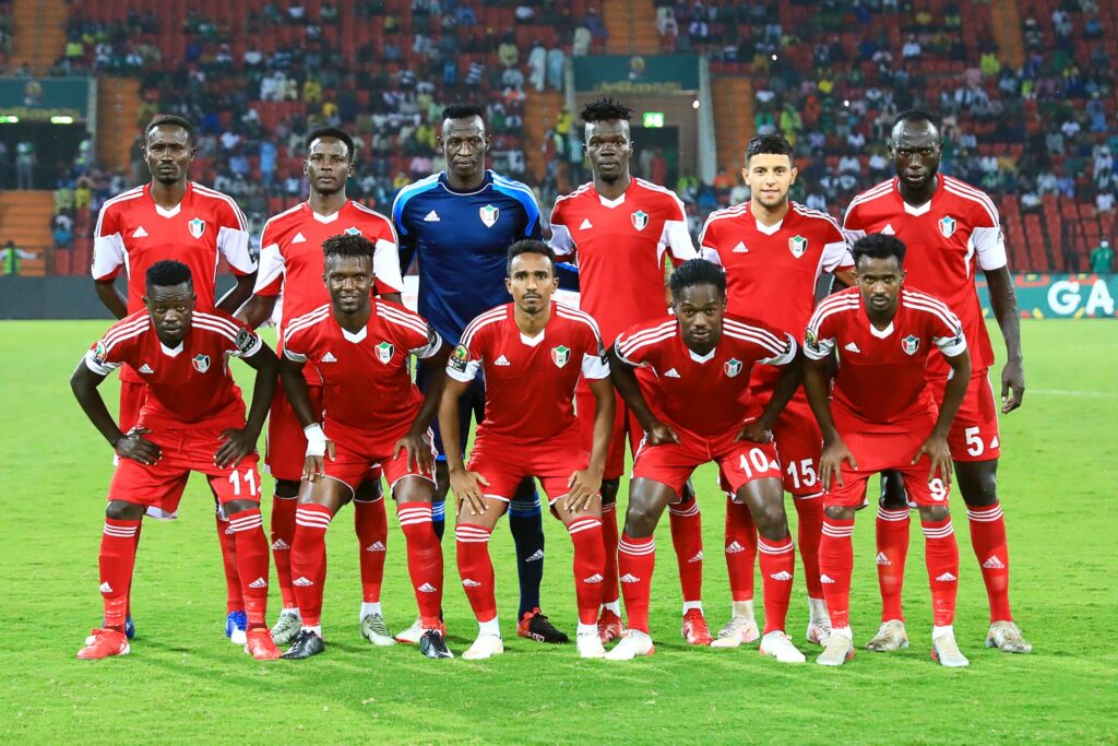 شاهد بالصور والفيديو.. نجم المنتخب السوداني يتزوج من حسناء برومانيا