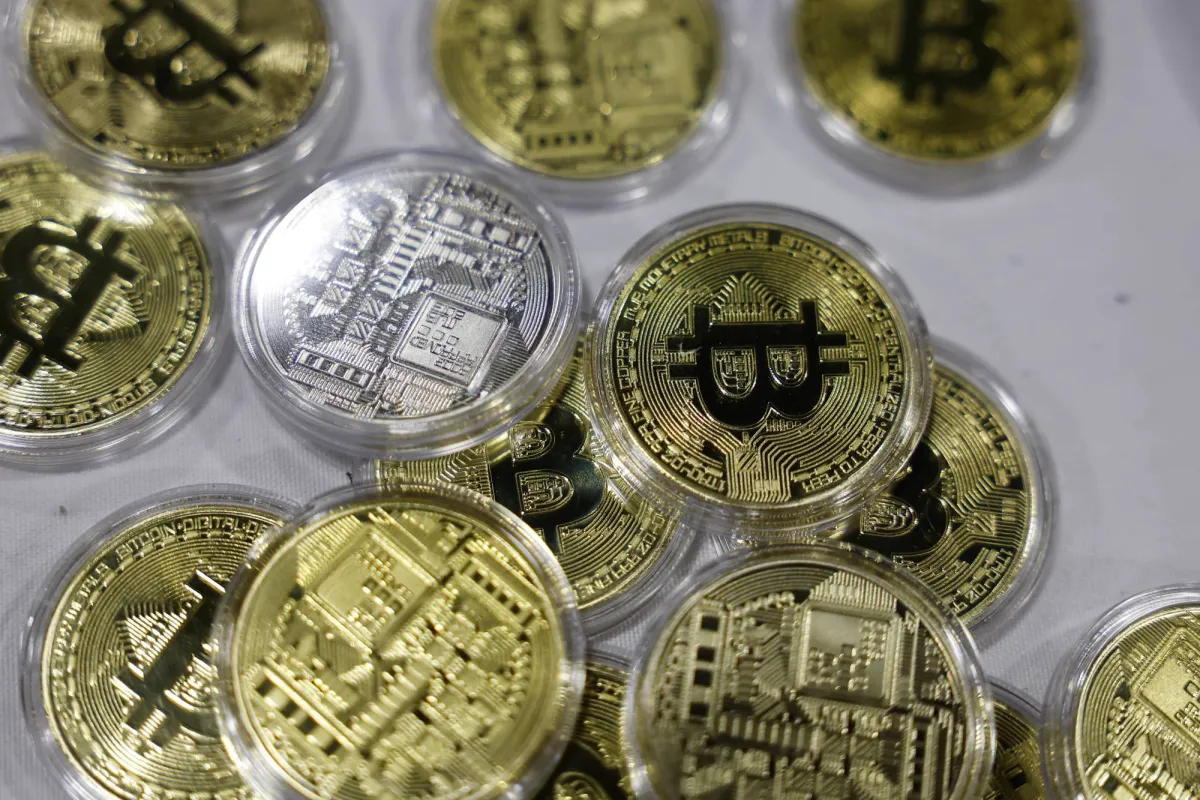 الذهب يتراجع لأدنى مستوى له في أكثر من أسبوع بعد قرار محكمة أميركية وقف رسوم ترمب020 الذهب يتراجع لأدنى مستوى له في أكثر من أسبوع بعد قرار محكمة أميركية وقف رسوم ترمب