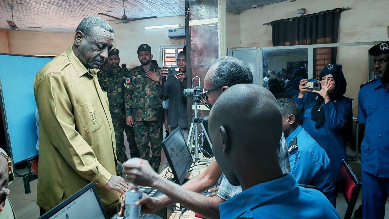 بدء العمل في استخراج البطاقة القومية بشندي  