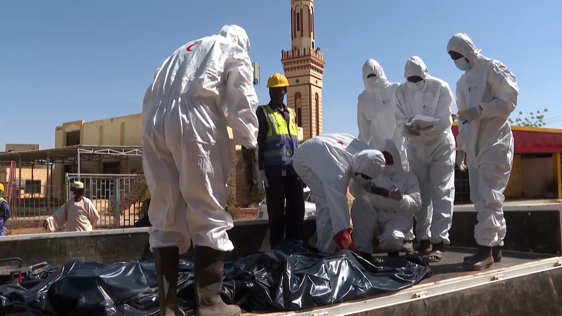 الجيش السوداني يحاصر الدعم السريع بالخرطوم والسلطات تكتشف مقبرة جماعية