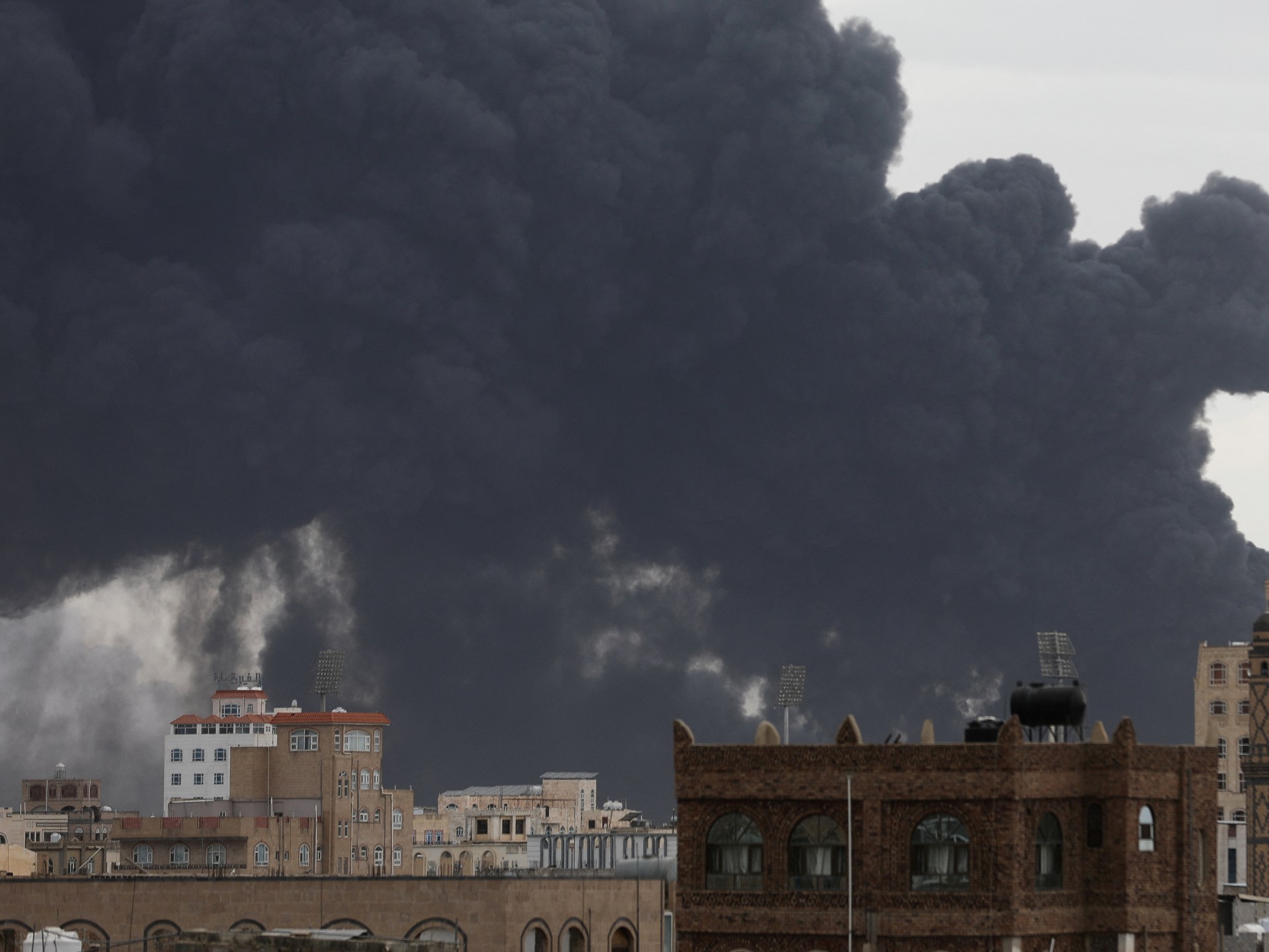 إسرائيل تقصف مطار صنعاء الدولي وتخرجه عن الخدمة020 إسرائيل تقصف مطار صنعاء الدولي وتخرجه عن الخدمة