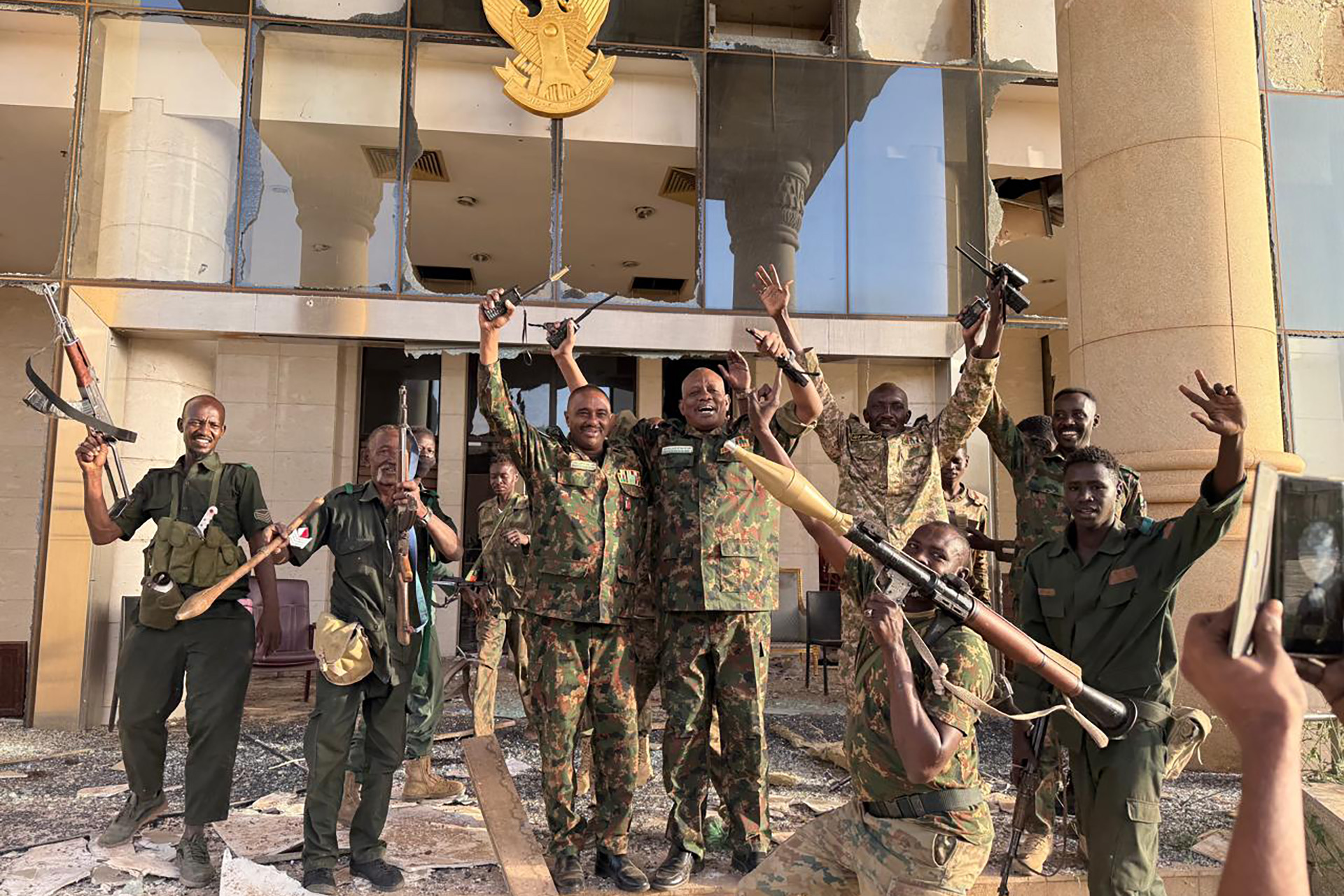 بعد دخول القصر.. هل كتب الجيش السوداني نهاية الدعم السريع