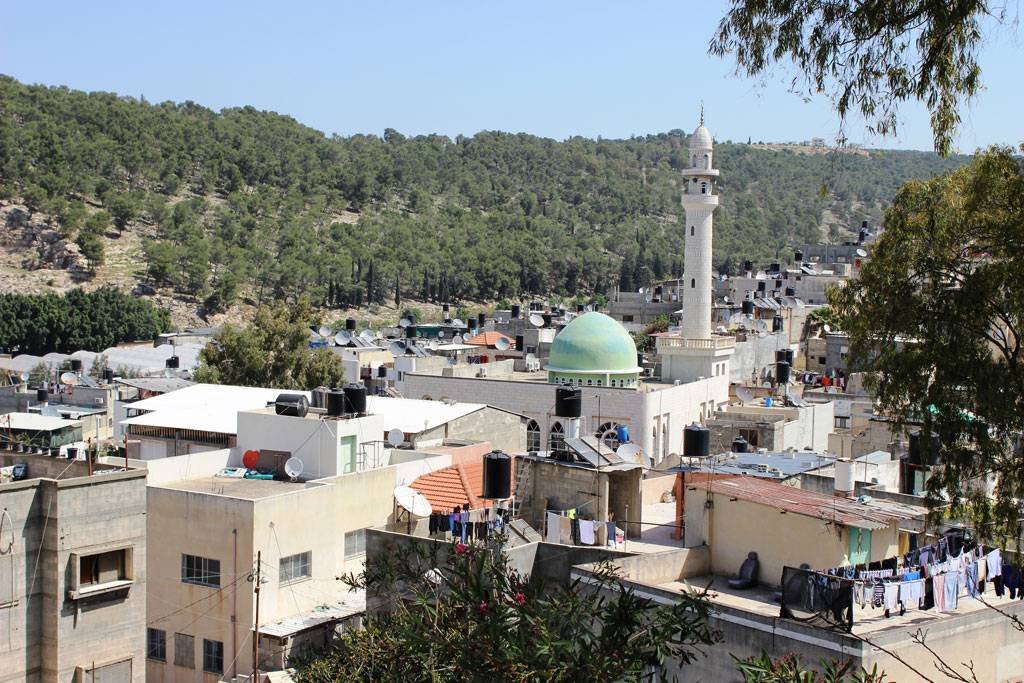 بعد يومين من حظرها... إسرائيل تهدم مكتبا للأونروا بالضفة الغربية