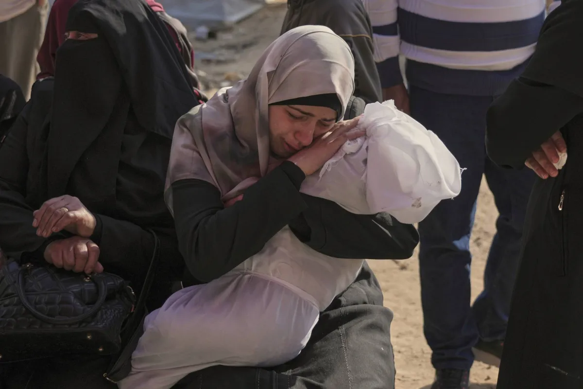 مقتل 5 وإصابة آخرين في قصفين إسرائيليين على شمال وجنوب غزة