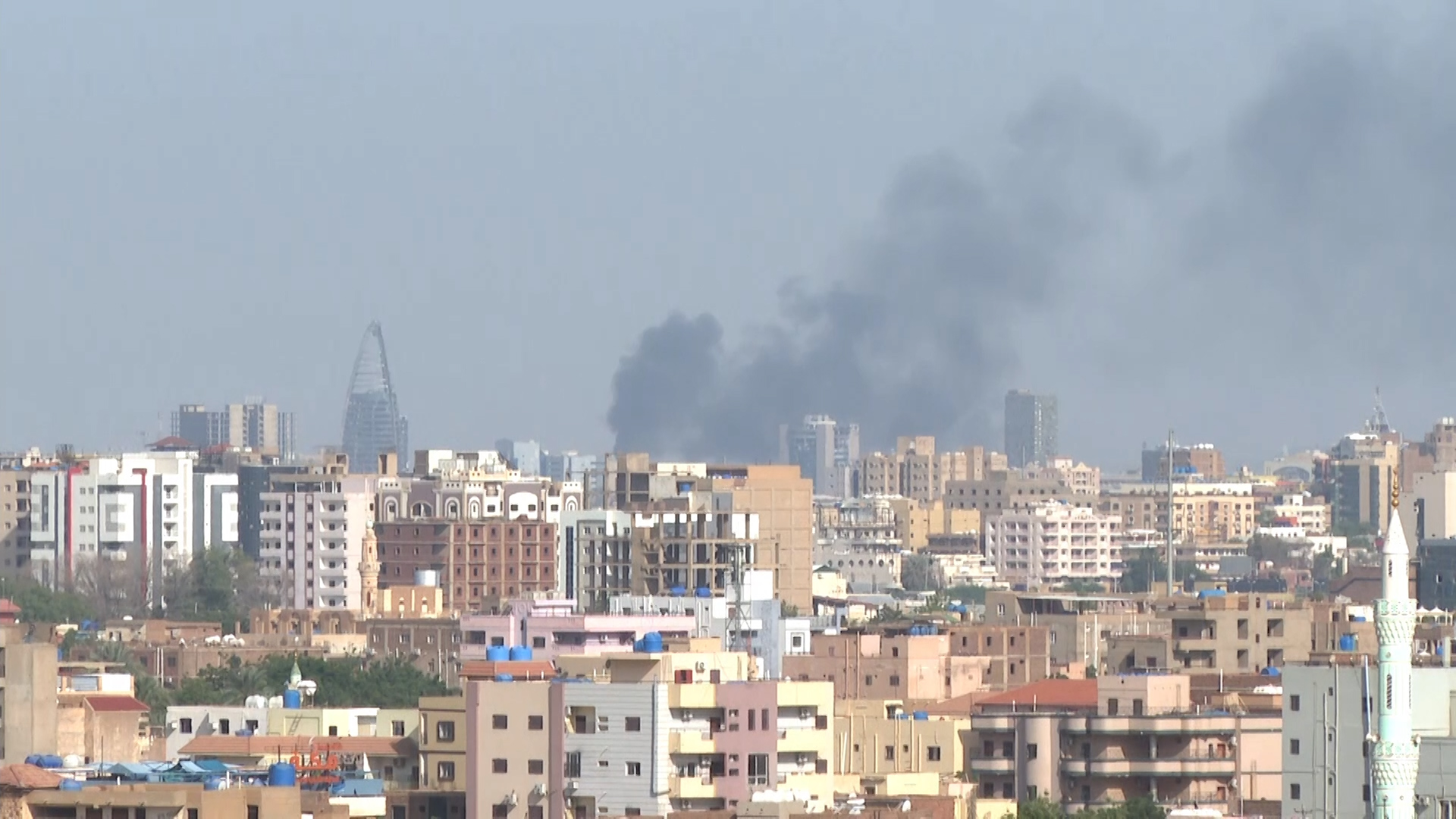 الجيش يقصف مواقع الدعم السريع بالخرطوم ويخوض معارك بالجنينة والفاشر