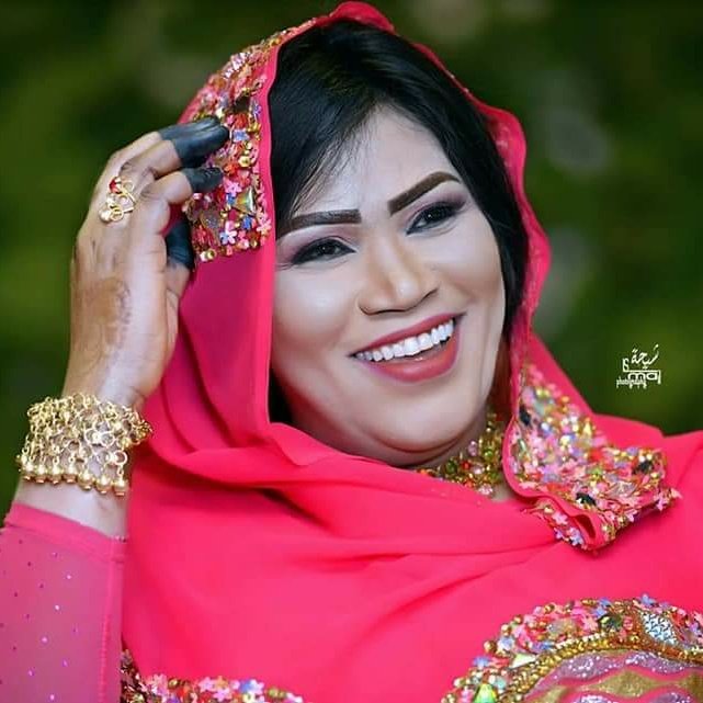 شاهد بالفيديو.. الفنانة إنصاف مدني تخاطب النساء بحركة مشينة وغير أخلاقية خلال حفل جماهيري أحيته بالسعودية ما بتقدرن أحي أنا020 شاهد بالفيديو.. الفنانة إنصاف مدني تخاطب النساء بحركة مشينة وغير أخلاقية خلال حفل جماهيري أحيته بالسعودية ما بتقدرن أحي أنا